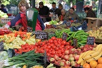 Frutas y hortalizas en un mercado de Budapest, en Hungría. Foto FAO G. Agostinucci