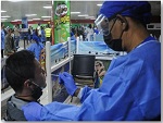 Toma de muestra al viajero para el diagnóstico de la COVID-19 mediante la RT-PCR en el aeropuerto de entrada a Cuba. Foto: Endrys Correa Vaillant. Diario Granma.